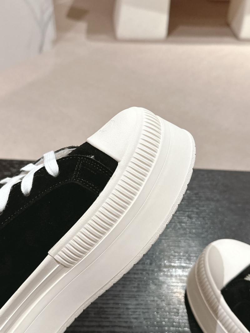Ch**el sport shoes